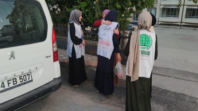 Umut Kervanı Vakfı Elazığ`da Yasin Börü adına kurban eti dağıttı