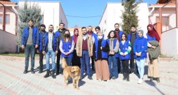 Geçici Hayvan Bakımevi Rehabilitasyon Merkezi’nin ilk ziyaretçileri Elazığ Belediyesi Gençlik Meclisi Üyeleri oldu.