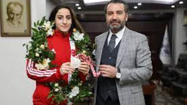 Elazığ Belediyespor Kulübü Milli Sporcusu Gizem Özer, Dünya Kadınlar Boks Şampiyonası’nda Mücadele Edecek