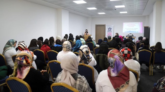 Elazığ Belediyesi’nin Gençlere Rehber Olduğu Kariyer Günleri Başladı