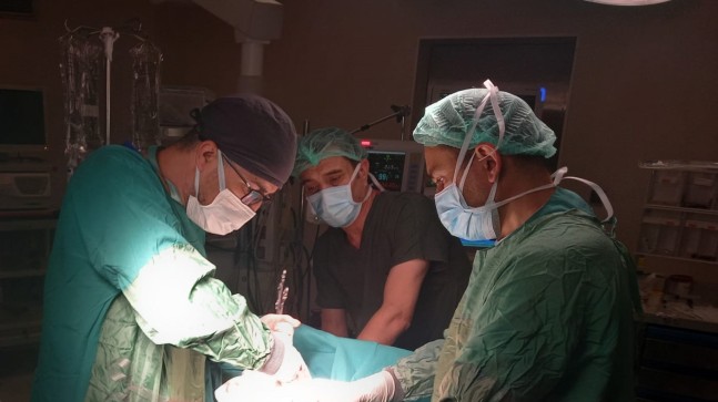 Fethi Sekin Şehir Hastanesi’nde İlk Defa Genç Hastaya Timektomi Ameliyatı Yapıldı