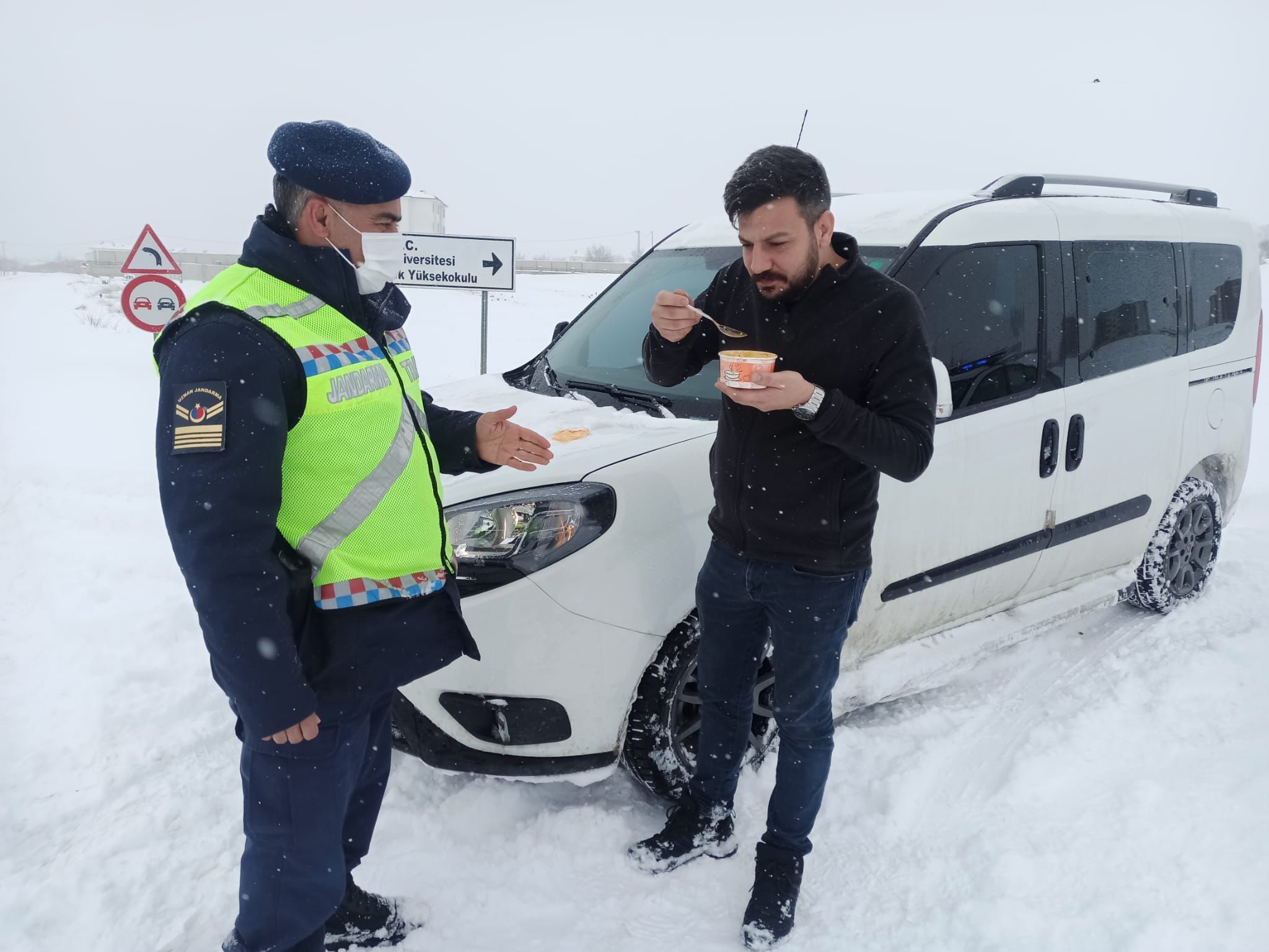 JANDARMA’DAN SICAK İKRAM