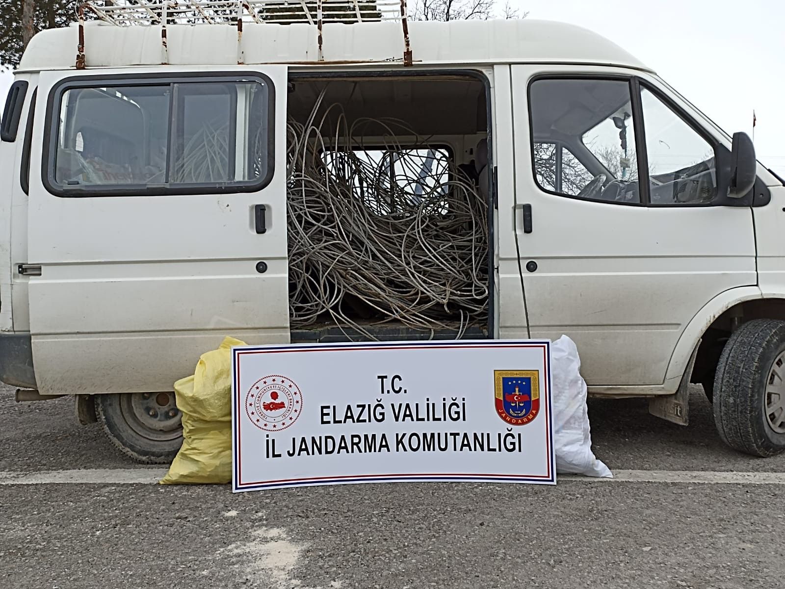 Jandarma Kablo hırsızını kıskıvrak yakalandı