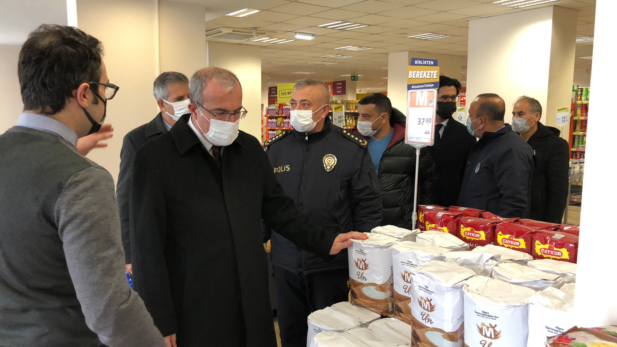 VALİ TORAMAN’DAN MARKETLERE DENETİM