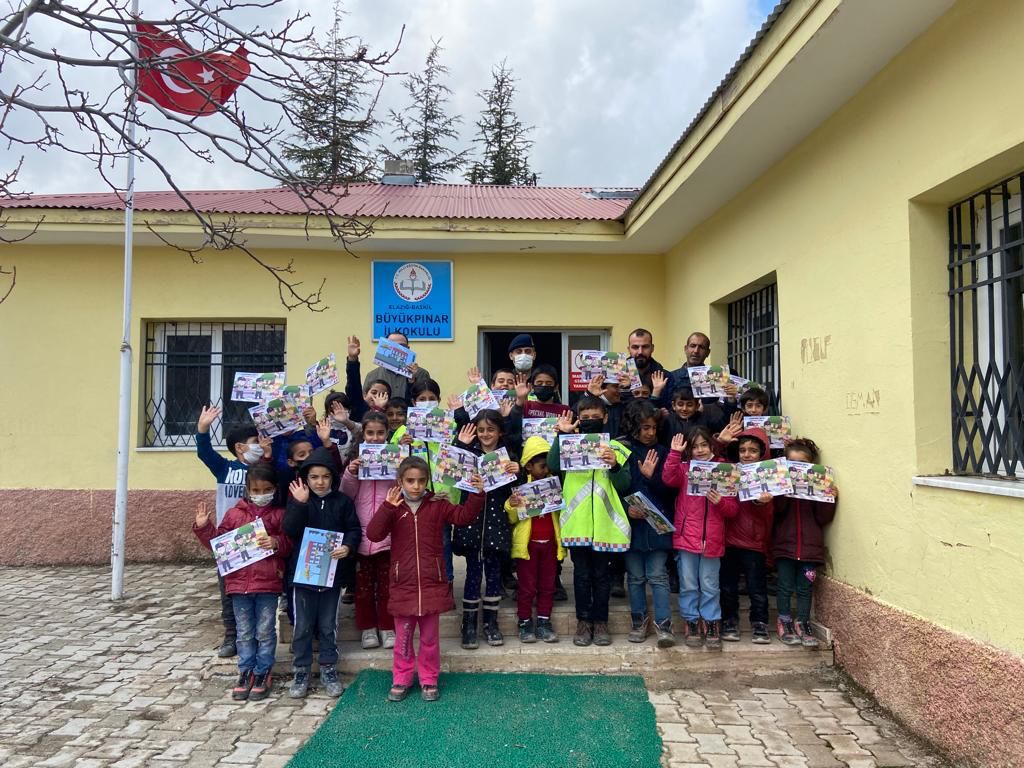 JANDARMADAN ÇOCUKLARA TRAFİK EĞİTİMİ