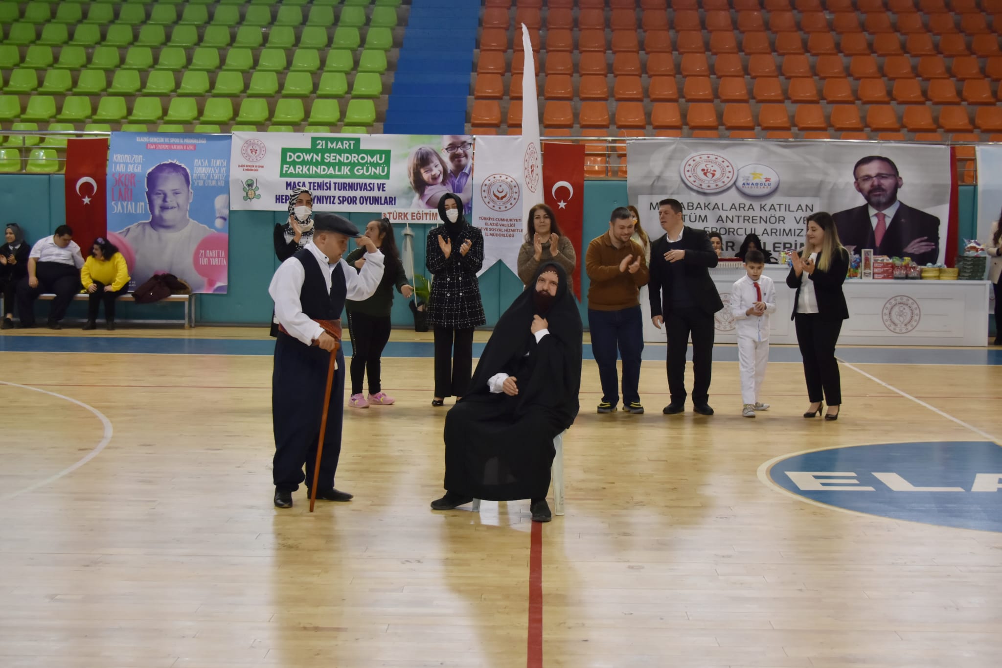 HEPİMİZ AYNİYİZ +1 FARKLA