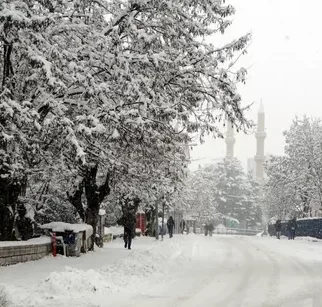 TUNCELİ PÜLÜMÜRDE ETKİLİ KAR YAĞIŞI