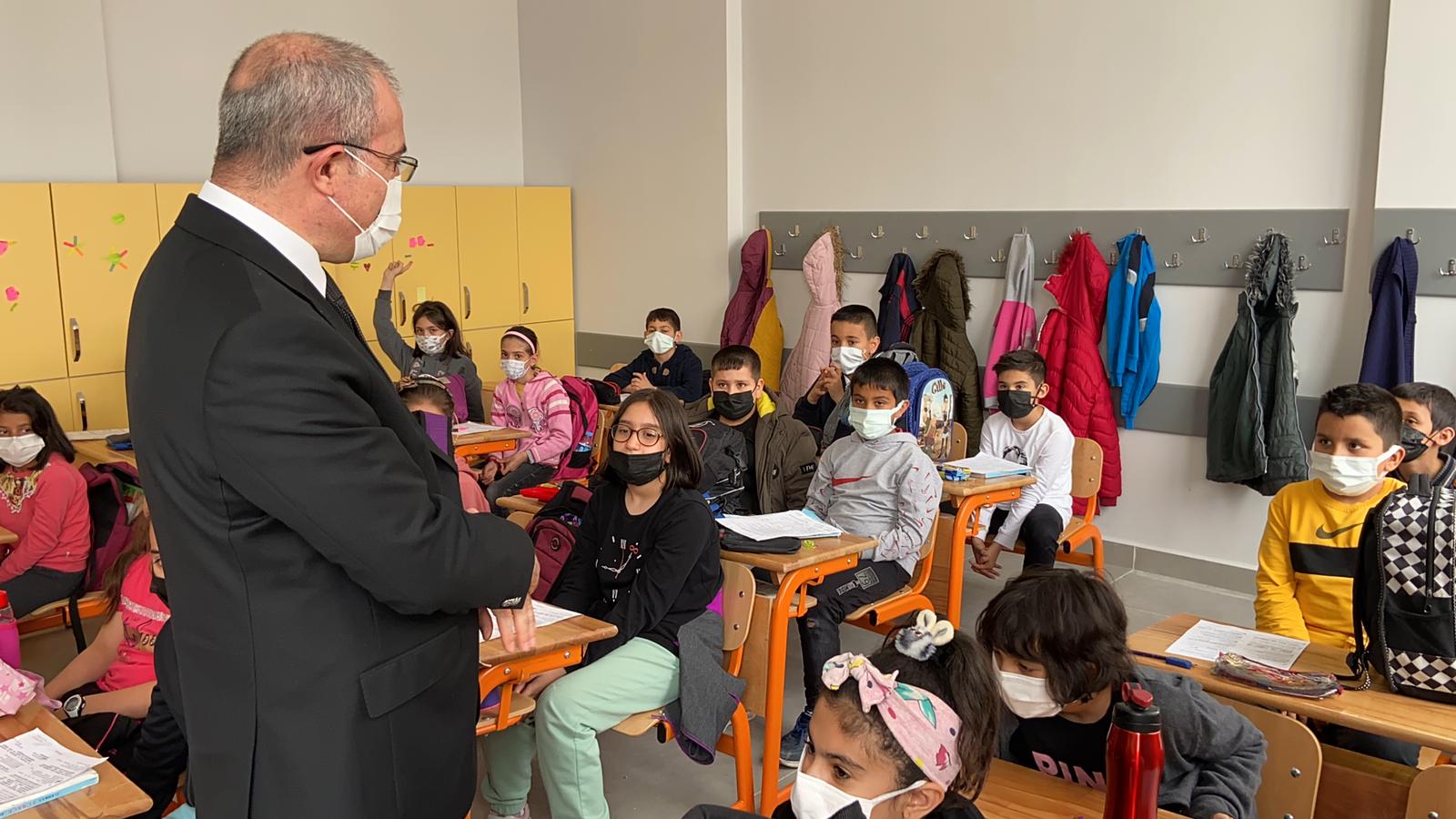 VALİ TORAMAN ÇATALÇEŞME İLKOKULUNU ZİYARET ETTİ