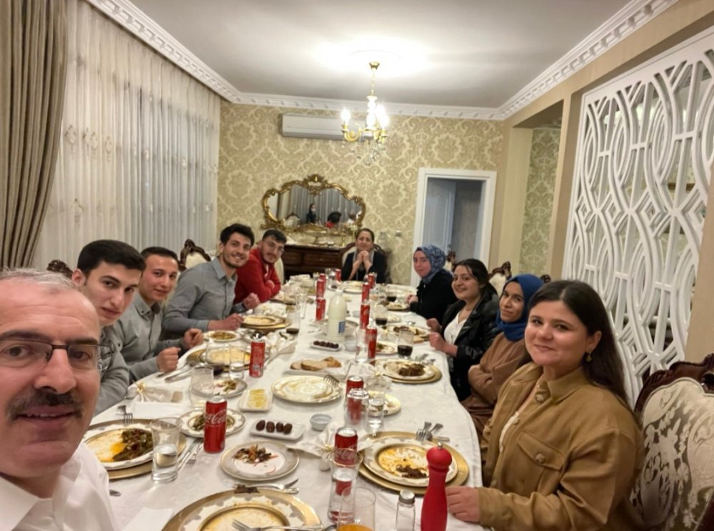 VALİ TORAMAN ÖĞRENCİLERİ EVİNDE AĞIRLADI