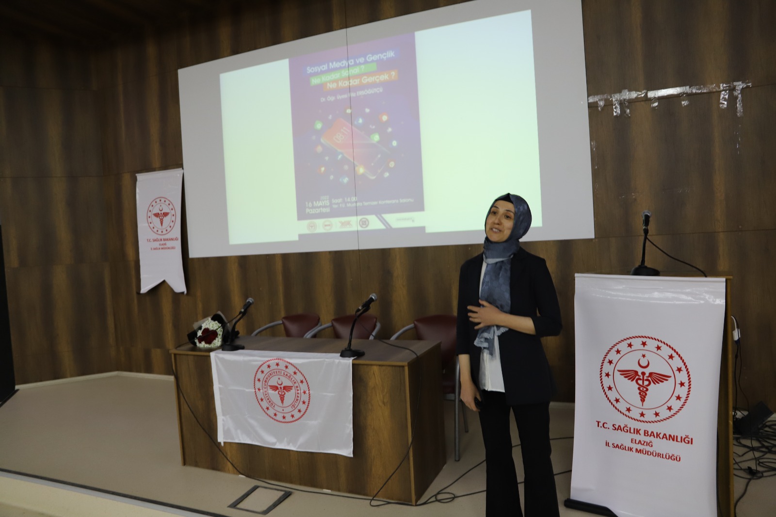 FIRAT ÜNİVERSİTESİNDE “GENÇLİK VE SOSYAL MEDYA “NE KADAR GERÇEK, NE KADAR SANAL” ADLI SÖYLEŞİ PROGRAMI DÜZENLENDİ