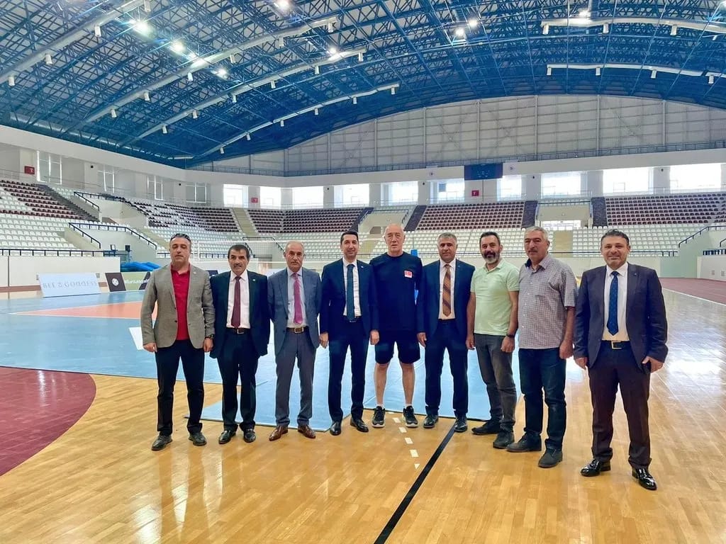 A MİLLİ ERKEK VOLEYBOL TAKIMINA ZİYARET