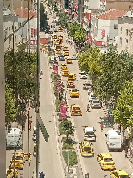 TAKSİCİLER MAZOT FİYATLARINI PROTESTO ETTİLER