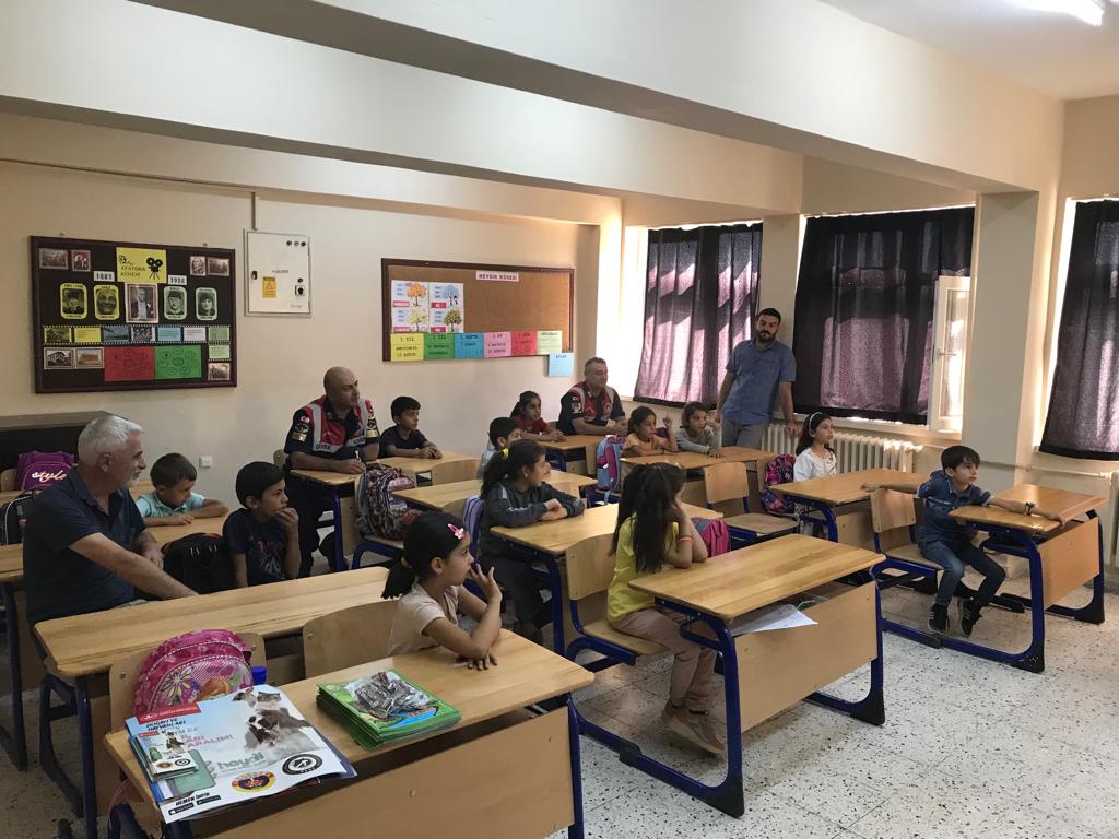ELAZIĞ İL JANDARMA KOMUTANLIĞI BİLGİLENDİRMEYE DEVAM EDİYOR