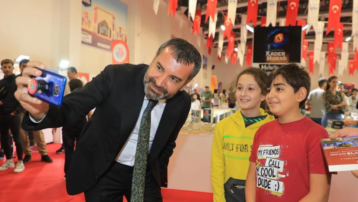 ELAZIĞ BELEDİYESİ KİTAP FUARI SONA ERDİ KİTAP FUARI ON BİNLERİ AĞIRLADI
