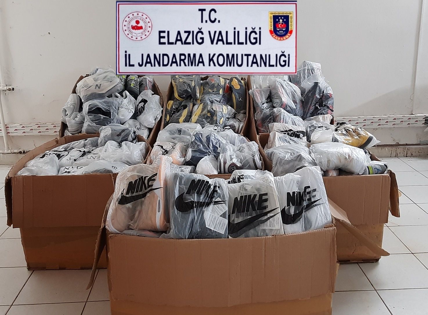 JANDARMA’DAN KAÇAKÇILARA OPERASYON