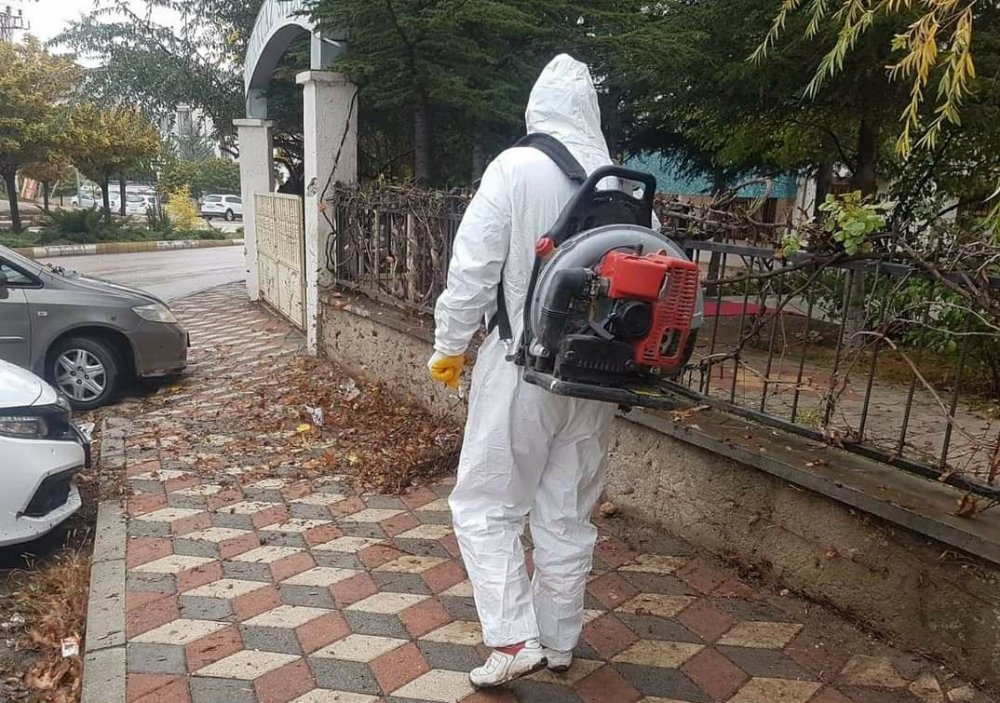 BELEDİYE EKİPLERİNDEN SONBAHAR TEMİZLİĞİ