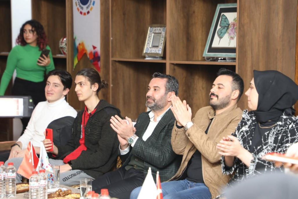 BAŞKAN ŞERİFOĞULLARI: “GENÇLERİN GÜCÜNÜ ARKAMIZDA HİSSETTİĞİMİZDE DAHA ÖZGÜVENLİ İLERLİYORUZ”