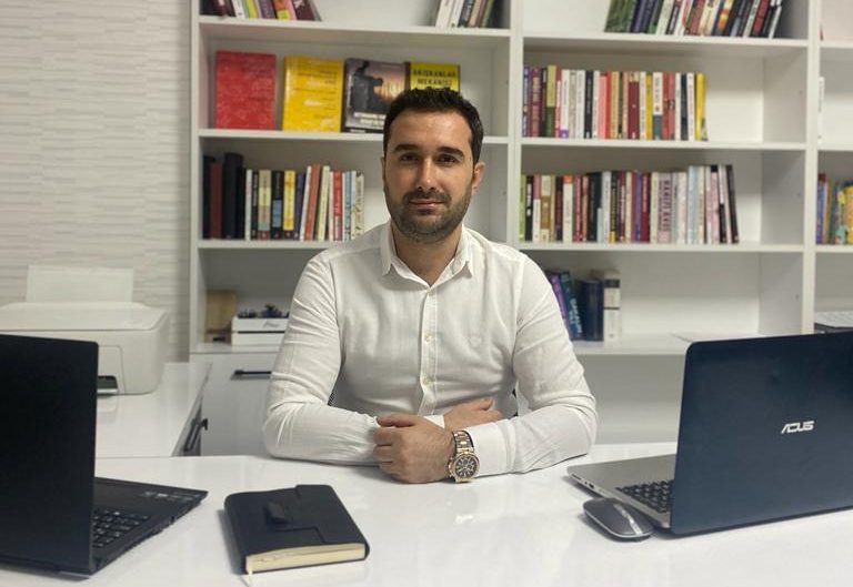 ELMÜTDER YÖNETİM KURULU ÜYESİ ÖZDEMİR: ELAZIĞ’DA 65 BİN RİSKLİ YAPI VAR, KENTSEL DÖNÜŞÜMÜN  KISA ZAMANDA HAYATA GEÇİRİLMESİ LAZIM