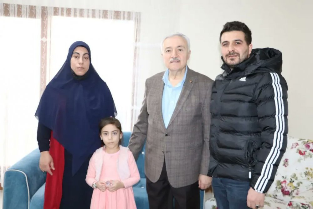 MİLLETVEKİLİ DEMİRBAĞ, AYŞE YILDIZ VE MİNİK YÜSRA İLE BİR ARAYA GELDİ