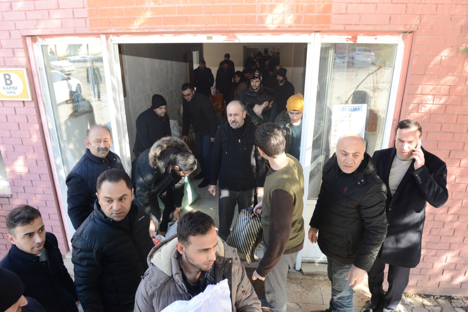 ELAZIĞ MILLI EĞİTİM MÜDÜRLÜĞÜ YARDIM TIRI DEPREM BOLGESINE HAREKET ETTI