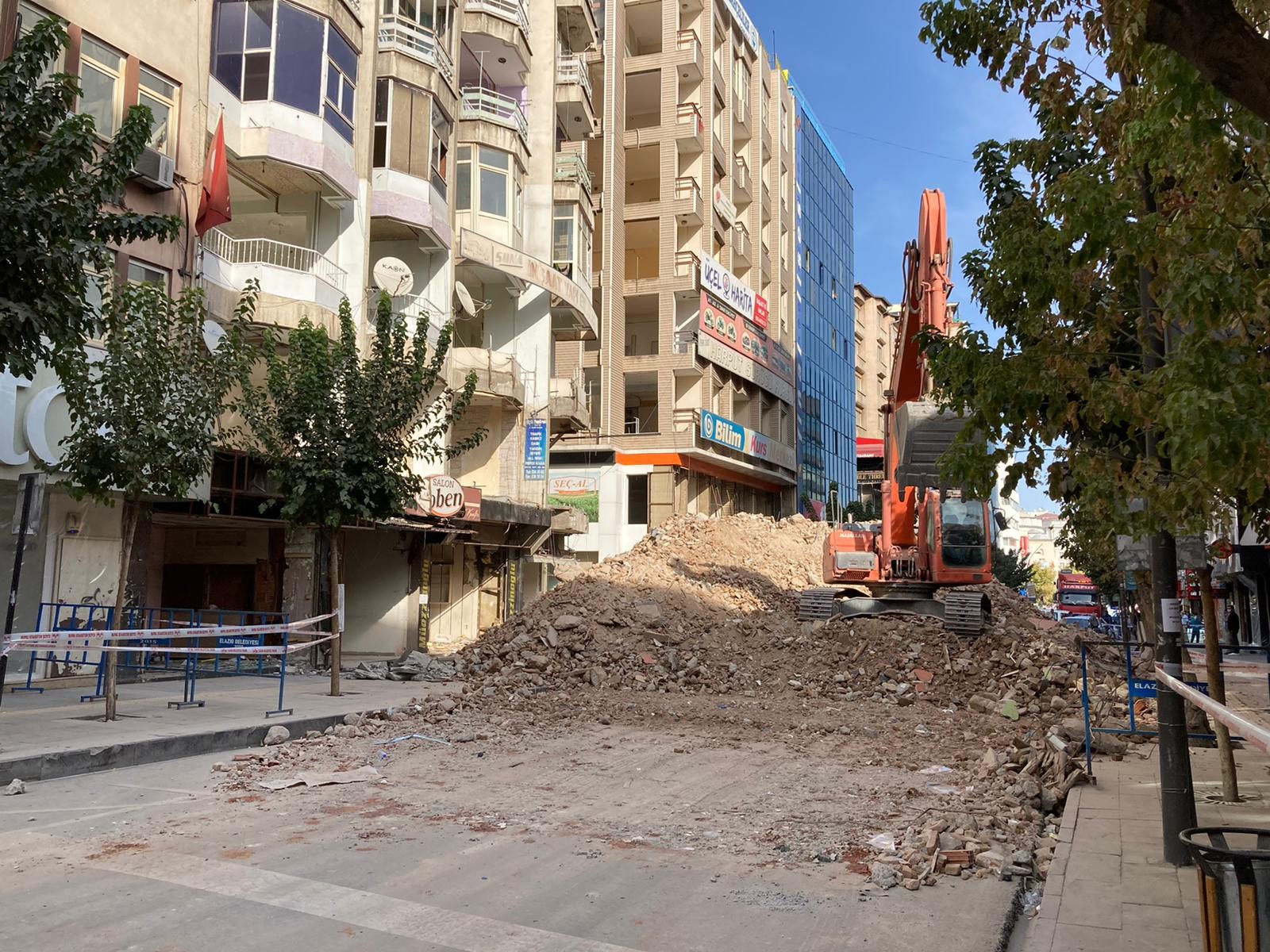 ELAZIĞ’DA İNCELENEN 587 BİNADAKİ 3 BİN 675 BAĞIMSIZ BİRİMDE ACİL YIKIM KARARI VERİLDİ