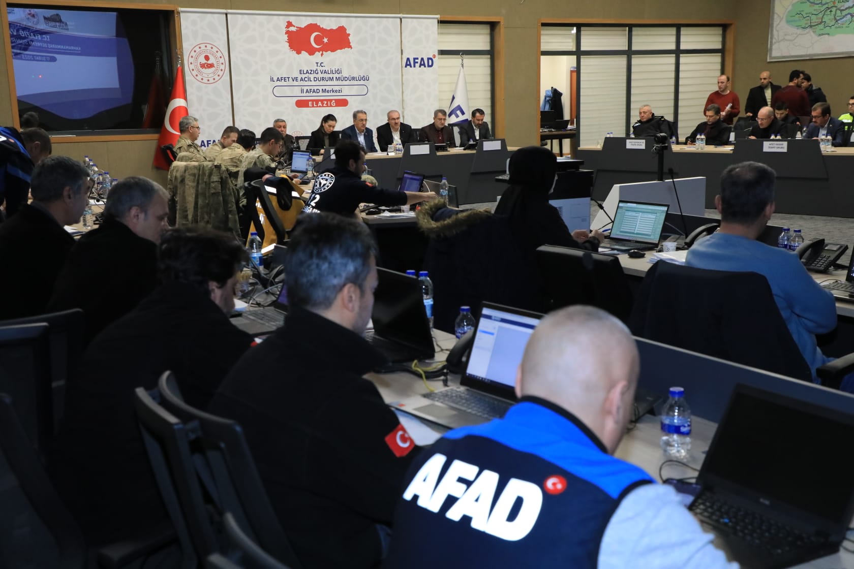 ELAZIĞ’DA DEPREM SONRASI DEĞERLENDİRME TOPLANTISI YAPILDI