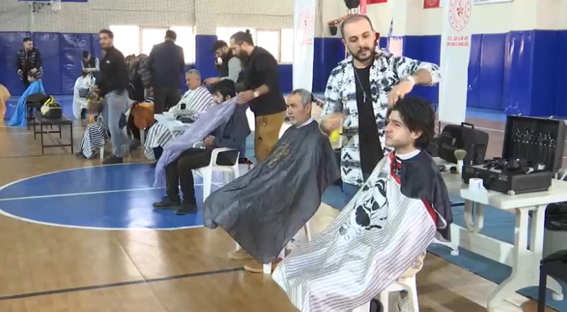 ELAZIĞ GSİM VE  BERBERLER VE KUAFÖRLER ODASI  DEPREMZEDELER İÇİN ETKİNLİK DÜZENLEDİ
