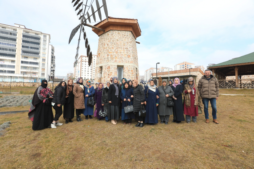 Kursiyer Kadınlar, Elazığ Belediyesi’nin Proje Alanlarını Gezdi