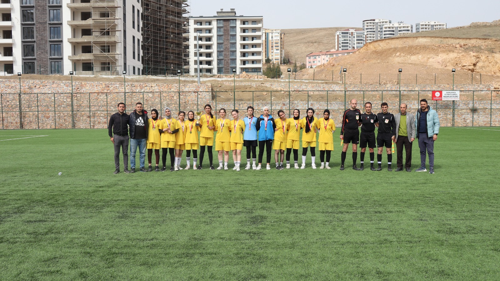 OKUL SPORLARI GENÇ KIZ- ERKEK FUTBOL MÜSABAKALARI SONA ERDİ