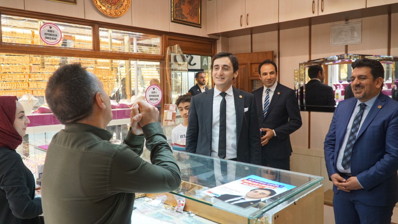 CHP MİLLETVEKİLİ ADAYI AKIN: LOGOLARIN ARTIK ÖNEMİ KALMADI.OYUNUZU CHP’YE VERİRSENİZ BİZLER DE ELİMİZDEKİ BU PROJELERİ HAYATA GEÇİRME İMKANI BULURUZ
