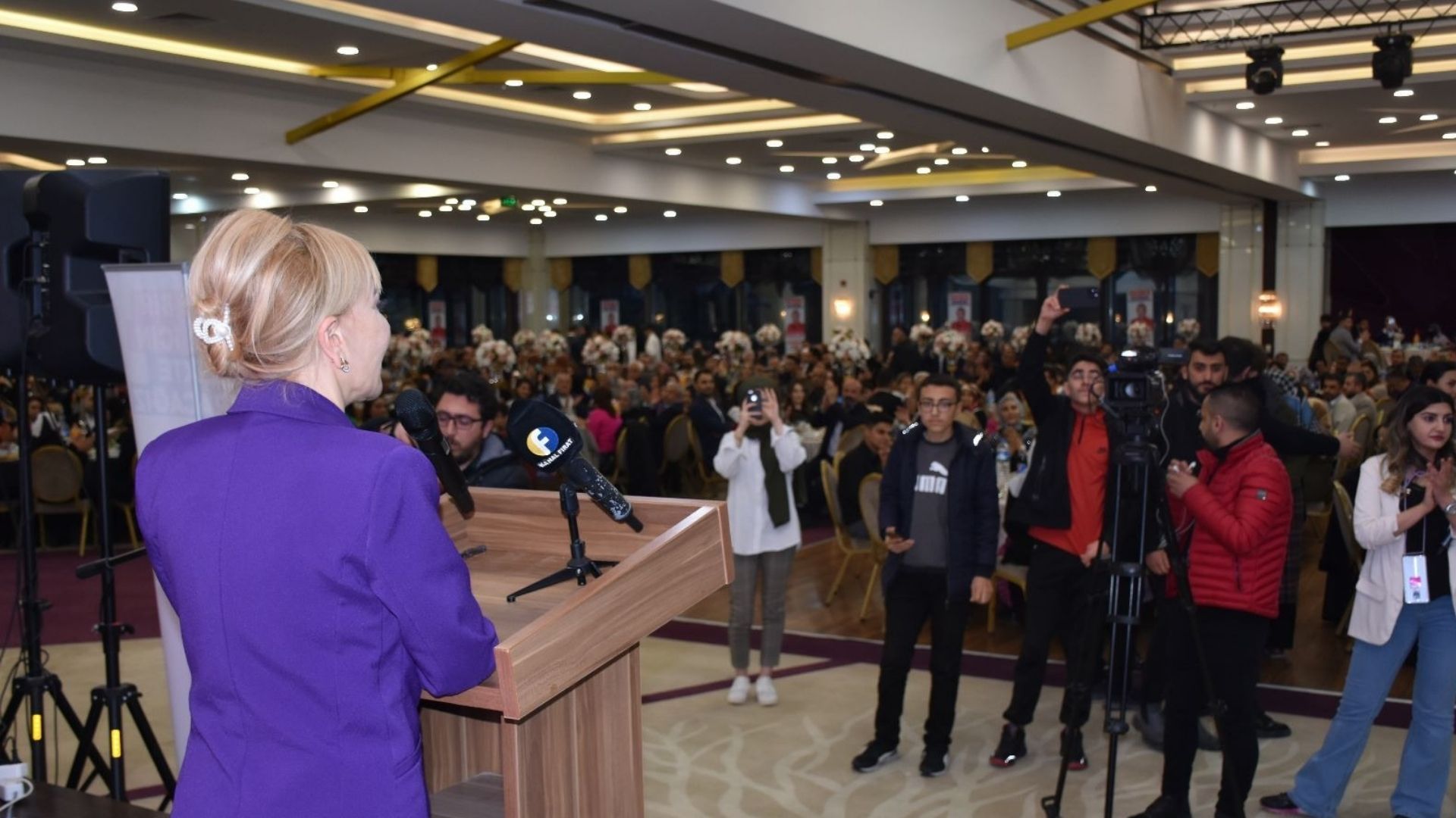 BAĞIMSIZ ADAY PROF. DR. YASEMİN AÇIK, ÇALIŞANLARI VE AİLELERİYLE BİR ARAYA GELDİ