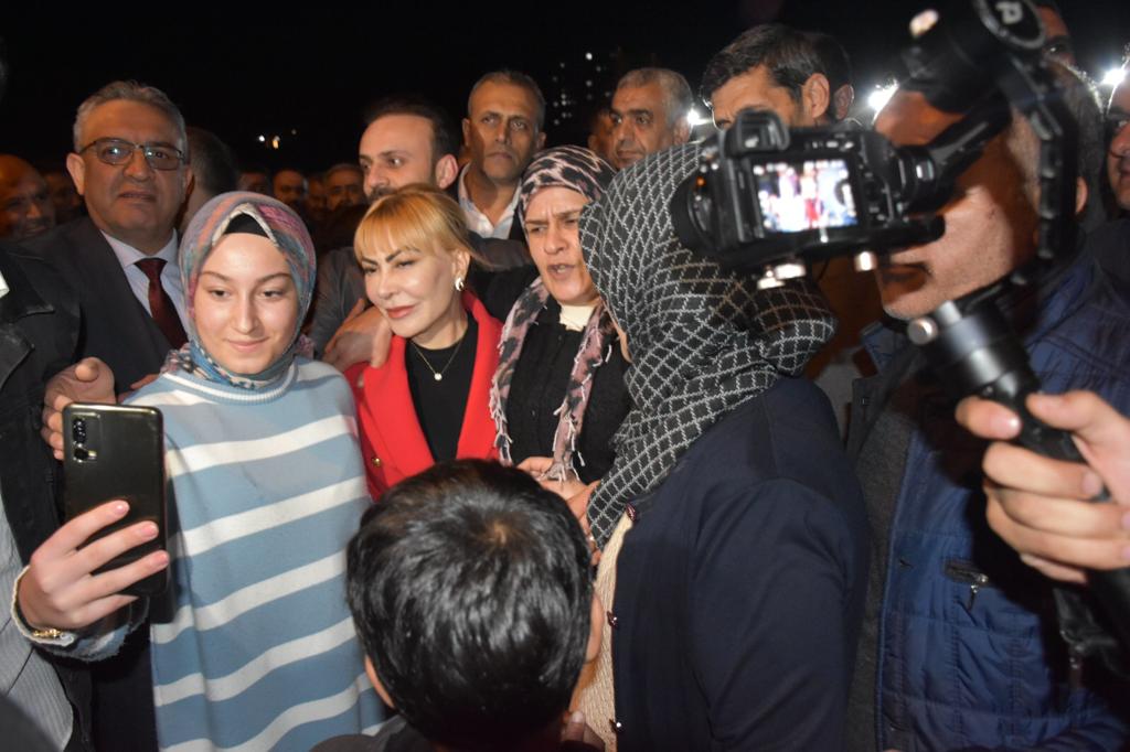 PROF. DR. YASEMİN AÇIK ÇAYDAÇIRA MAHALLESİ’NDE COŞKUYLA KARŞILANDI