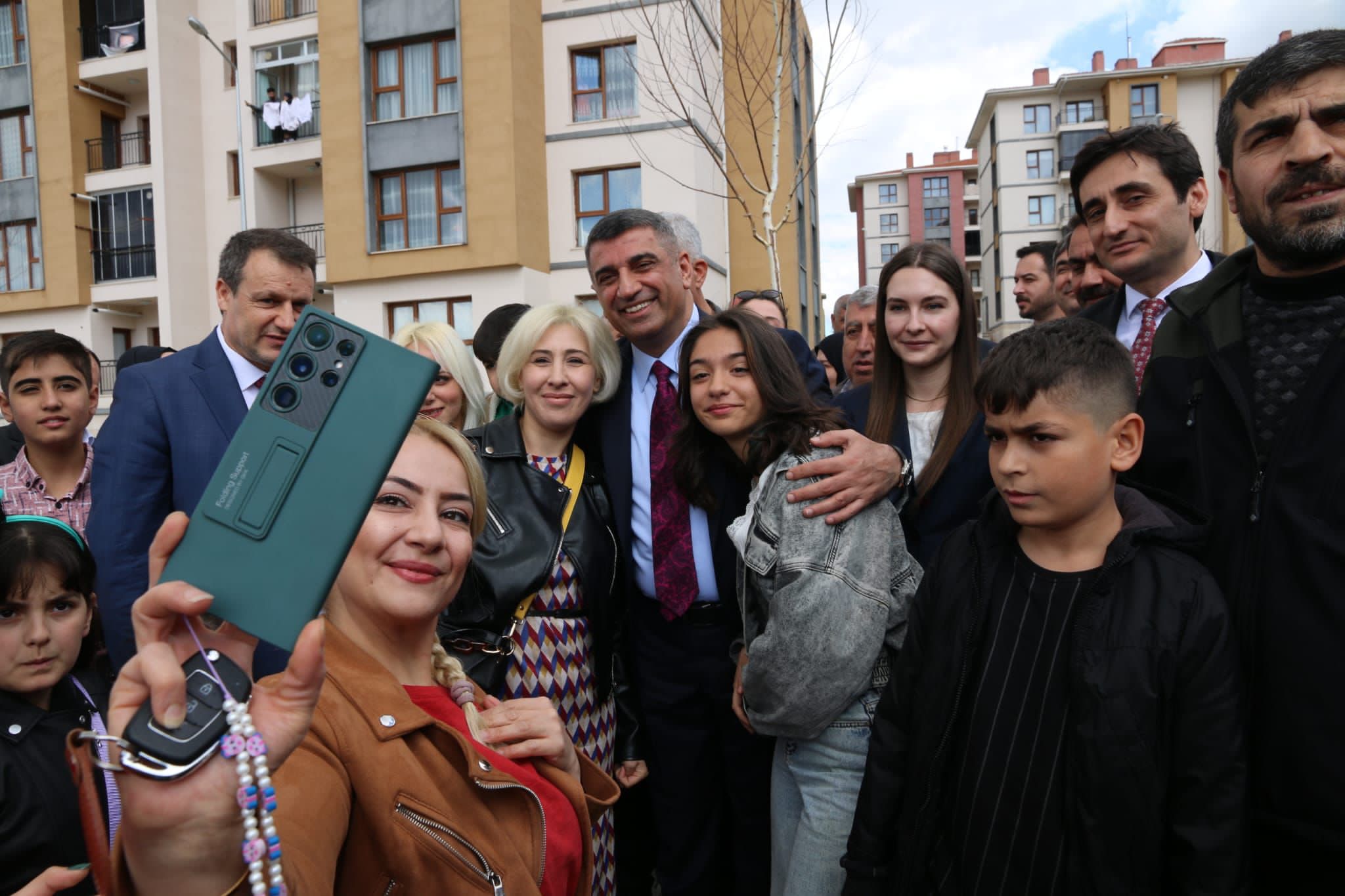 TOKİ SAKİNLERİNDEN GÜRSEL EROL’A BÜYÜK İLGİ