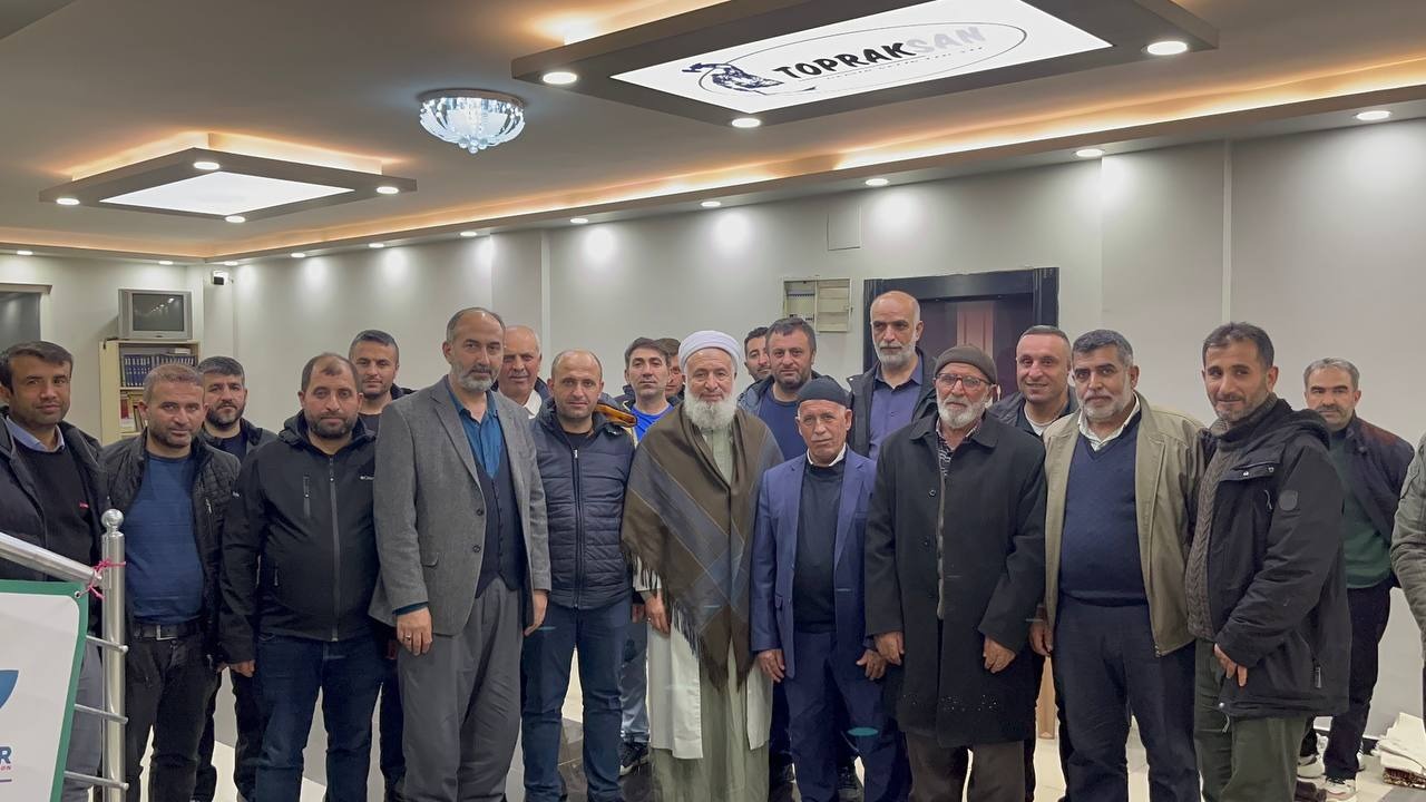 UMUT KERVANI KARAKOÇAN`DA DEPREM BÖLGESİNDE ÇALIŞAN GÖNÜLLÜLERİNE TEŞEKKÜR İFTARI VERDİ