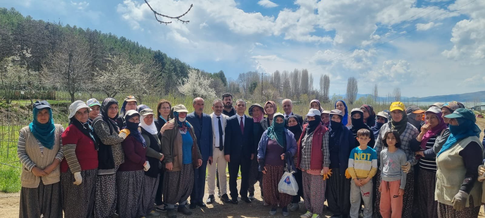 AK PARTİ MİLLETVEKİLİ ADAYI EROL KELEŞ MADEN’DE VATANDAŞLARLA BİR ARAYA GELDİ