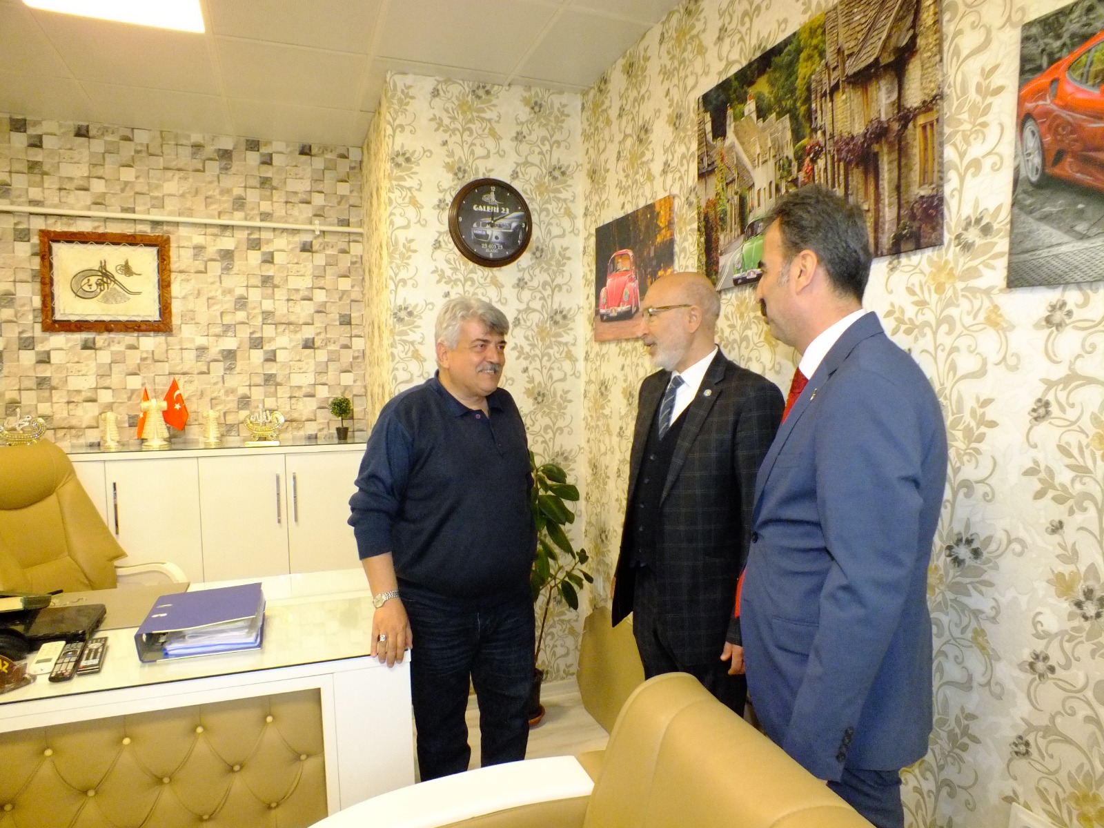 SÖNMEZ’E GALERİCİLER SİTESİ ESNAFINDAN DESTEK