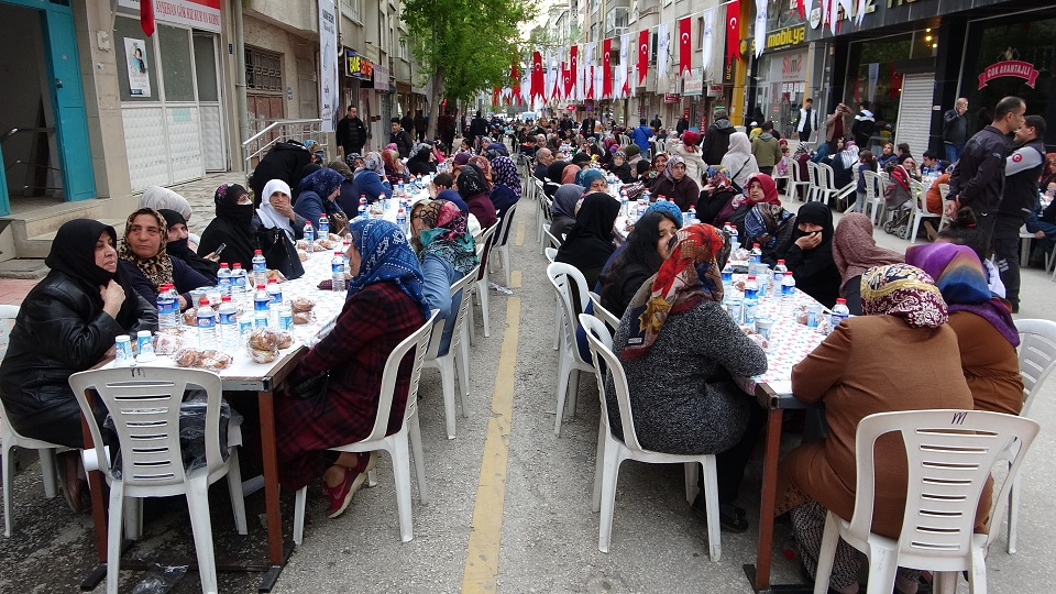 ELAZIĞ’DA 5 BİN VATANDAŞIN KATILIMIYLA İFTAR PROGRAMI DÜZENLENDİ