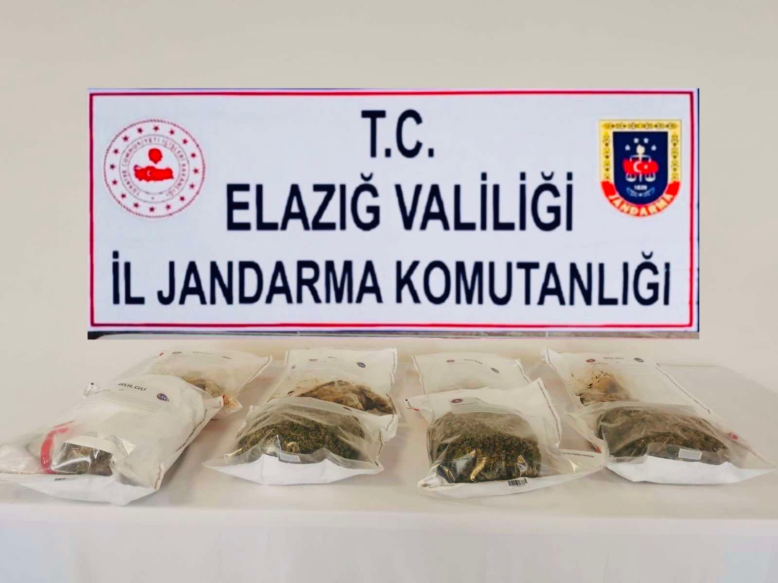 JANDARMA OPERASYONUNDA 8 KG 700 GRAM UYUŞTURUCU ELE GEÇİRİLDİ