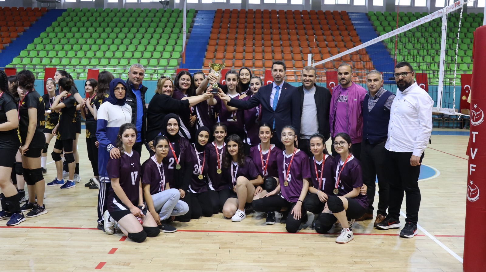 GENÇLERİN FİLE MÜCADELESİ SONA ERDİ