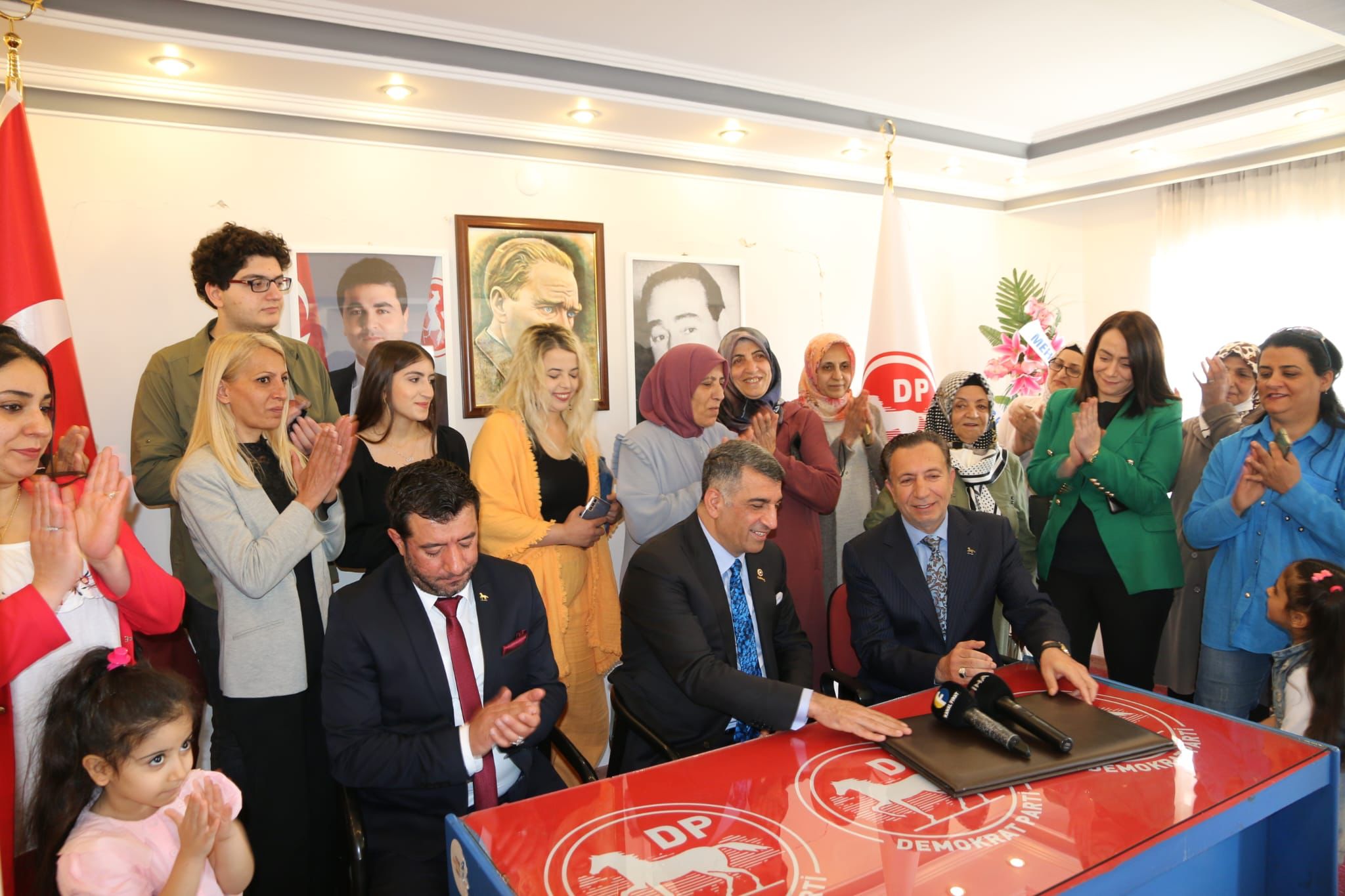 CHP MİLLETVEKİLİ EROL, DEMOKRAT PARTİ ELAZIĞ İL BAŞKANLIĞI’NI ZİYARET ETTİ
