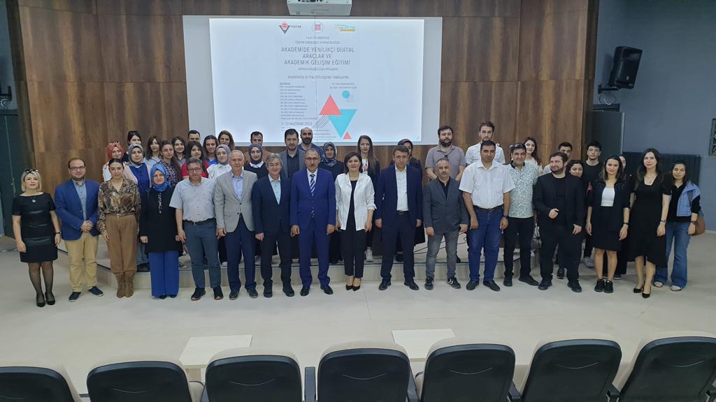 AKADEMİDE YENİLİKÇİ DİJİTAL  ARAÇLAR VE AKADEMİK GELİŞİM EĞİTİMİ