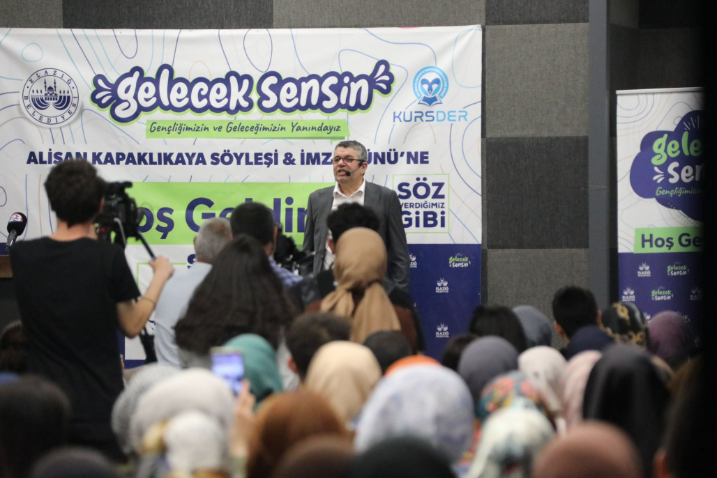 KAPAKLIKAYA, GENÇLERLE BULUŞTU