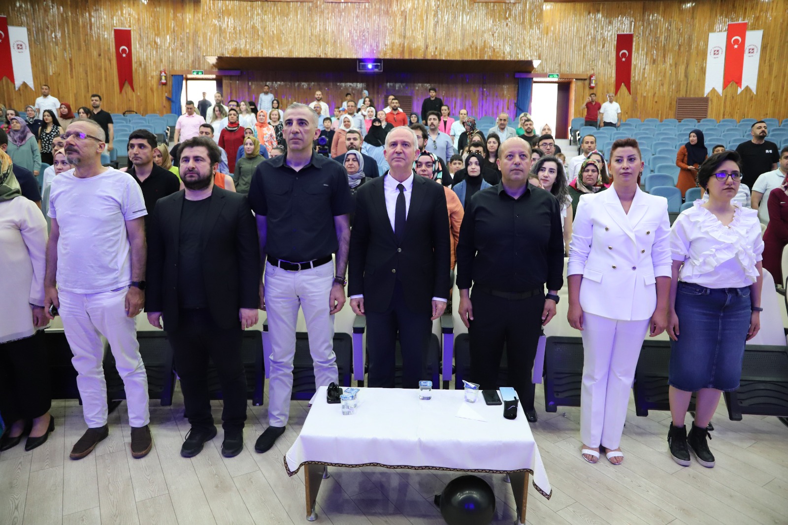 FIRAT ÜNİVERSİTESİ KREŞ VE GÜNDÜZ BAKIM EVİ MEZUNİYET VE YIL SONU GÖSTERİSİ DÜZENLEDİ