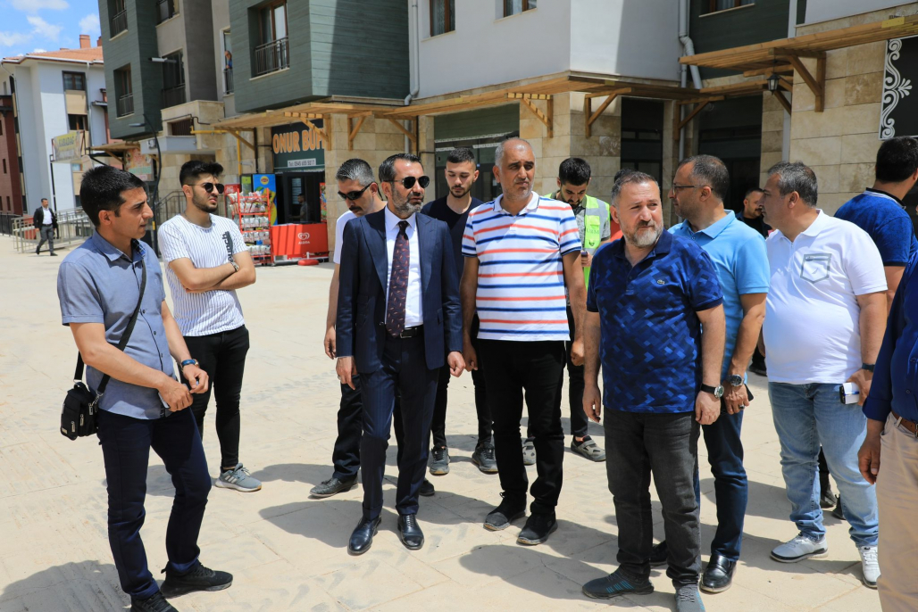 YOLLAR YENİLENİYOR BAŞKAN ŞERİFOĞULLARI, ÇALIŞMALARA İLİŞKİN İNCELEMELERDE BULUNDU