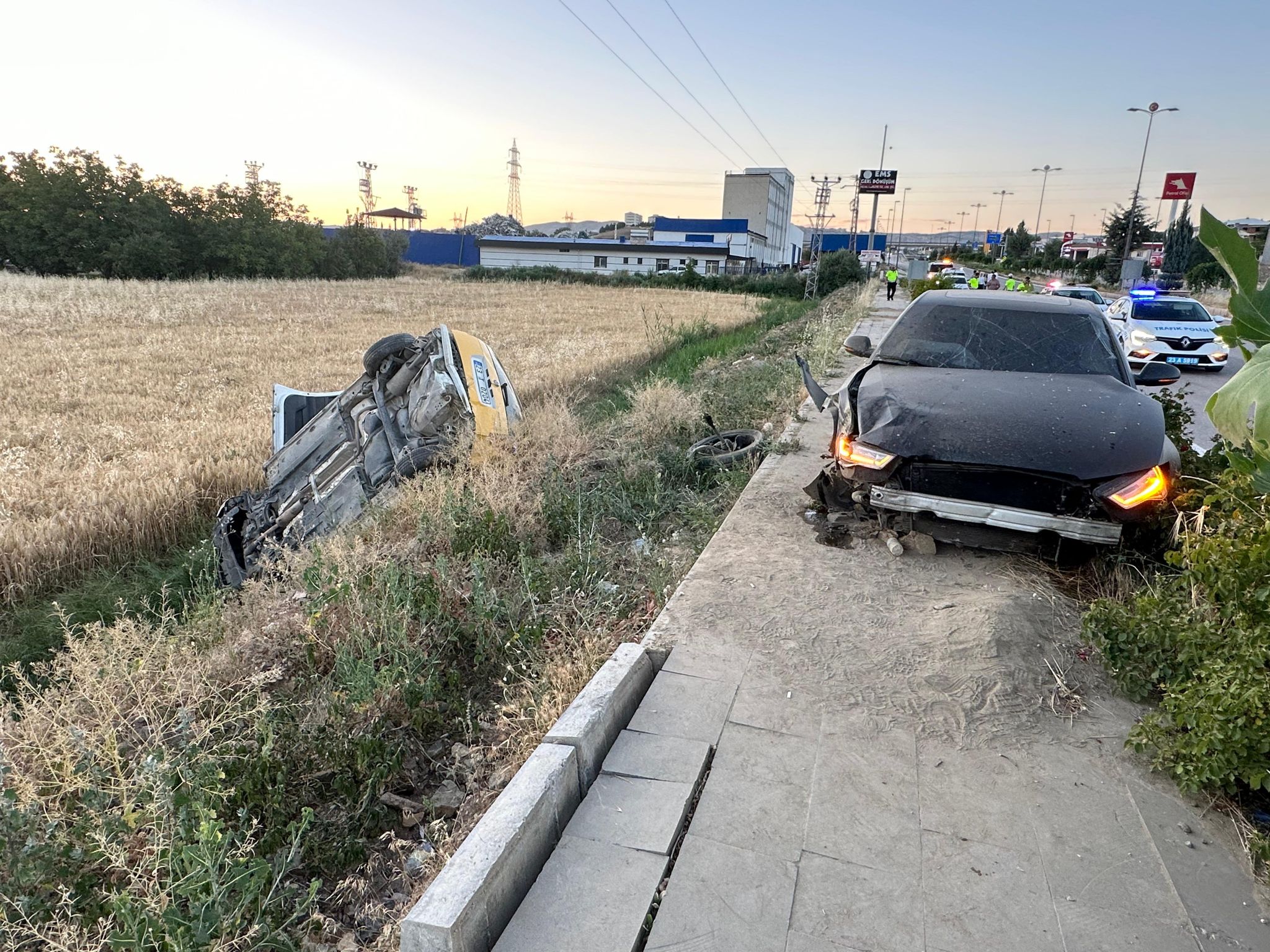 ELAZIĞ-DİYARBAKIR KARAYOLUNDA KAZA: 3 YARALI