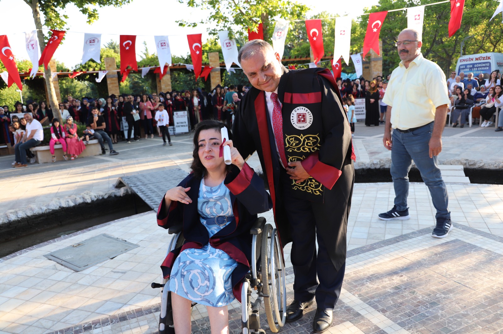 FIRAT ÜNİVERSİTESİ’NDE GURURLANDIRAN MEZUNİYET  “EĞİTİM CAMİASINA 500 TAZE KAN”