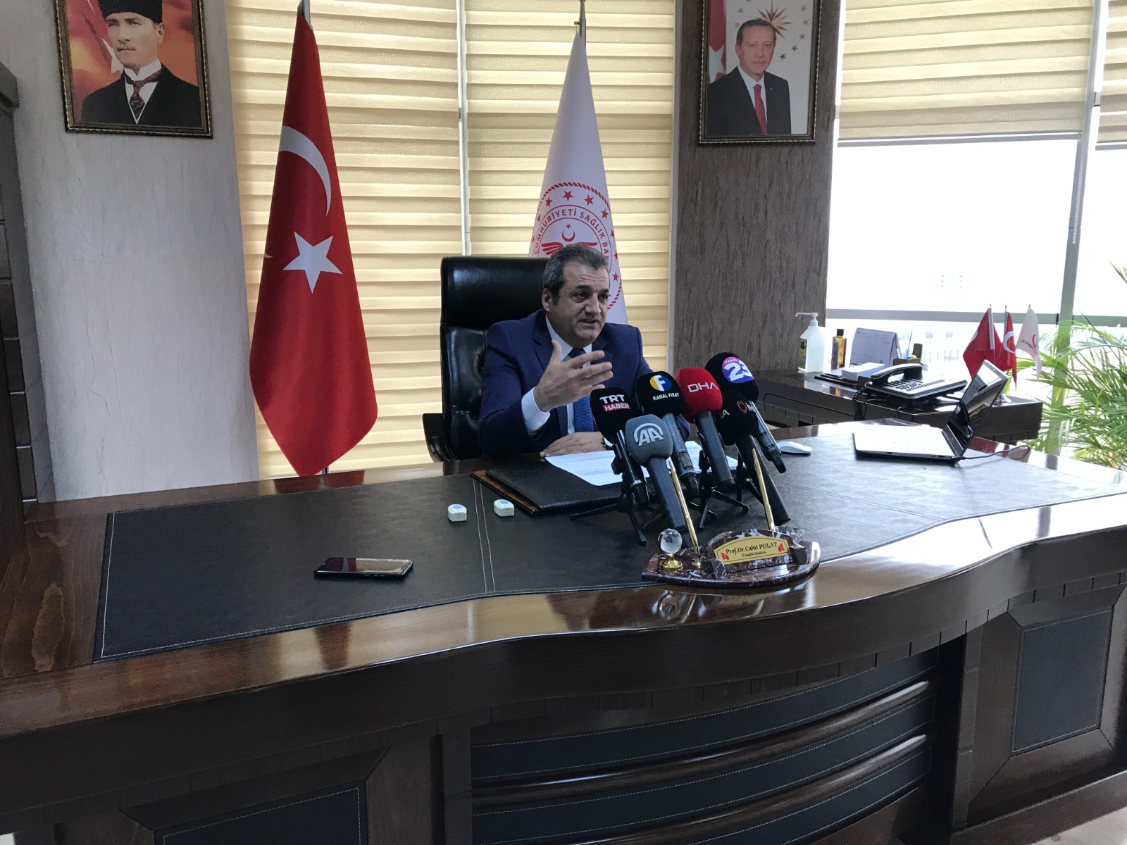 ELAZIĞ İL SAĞLIK MÜDÜRÜ POLAT, VATANDAŞLARI AŞIRI SICAK HAVA VE GÜNEŞ ÇARPMASINA KARŞI UYARDI