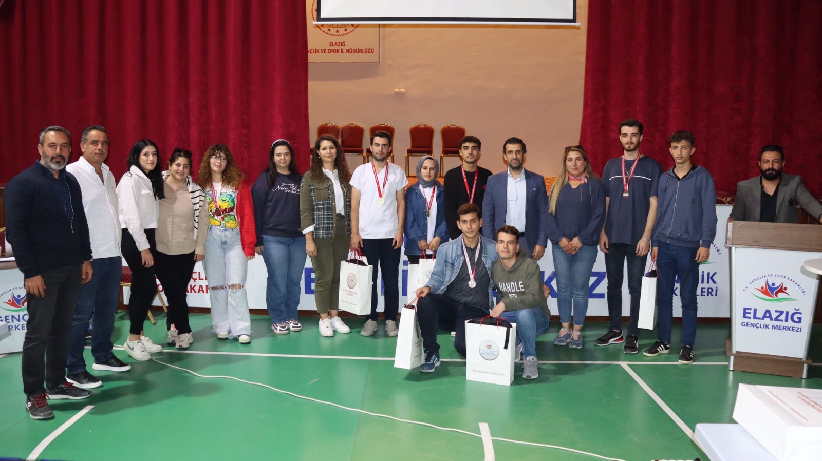 ELAZIĞ’DA BİLGİ YARIŞMASI İL FİNALİ GERÇEKLEŞTİRİLDİ