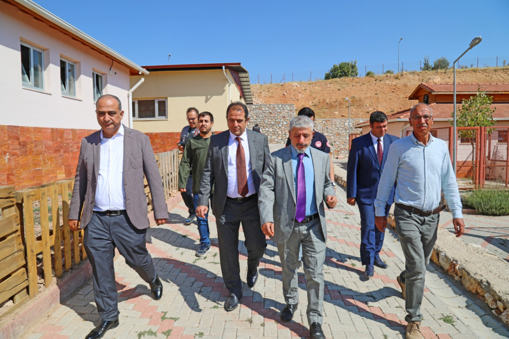 “4 EKİM DÜNYA HAYVANLARI KORUMA GÜNÜ” KAPSAMINDA ELAZIĞ BELEDİYESİ GEÇİCİ HAYVAN BAKIMEVİ VE REHABİLİTASYON MERKEZİ’NE ZİYARET