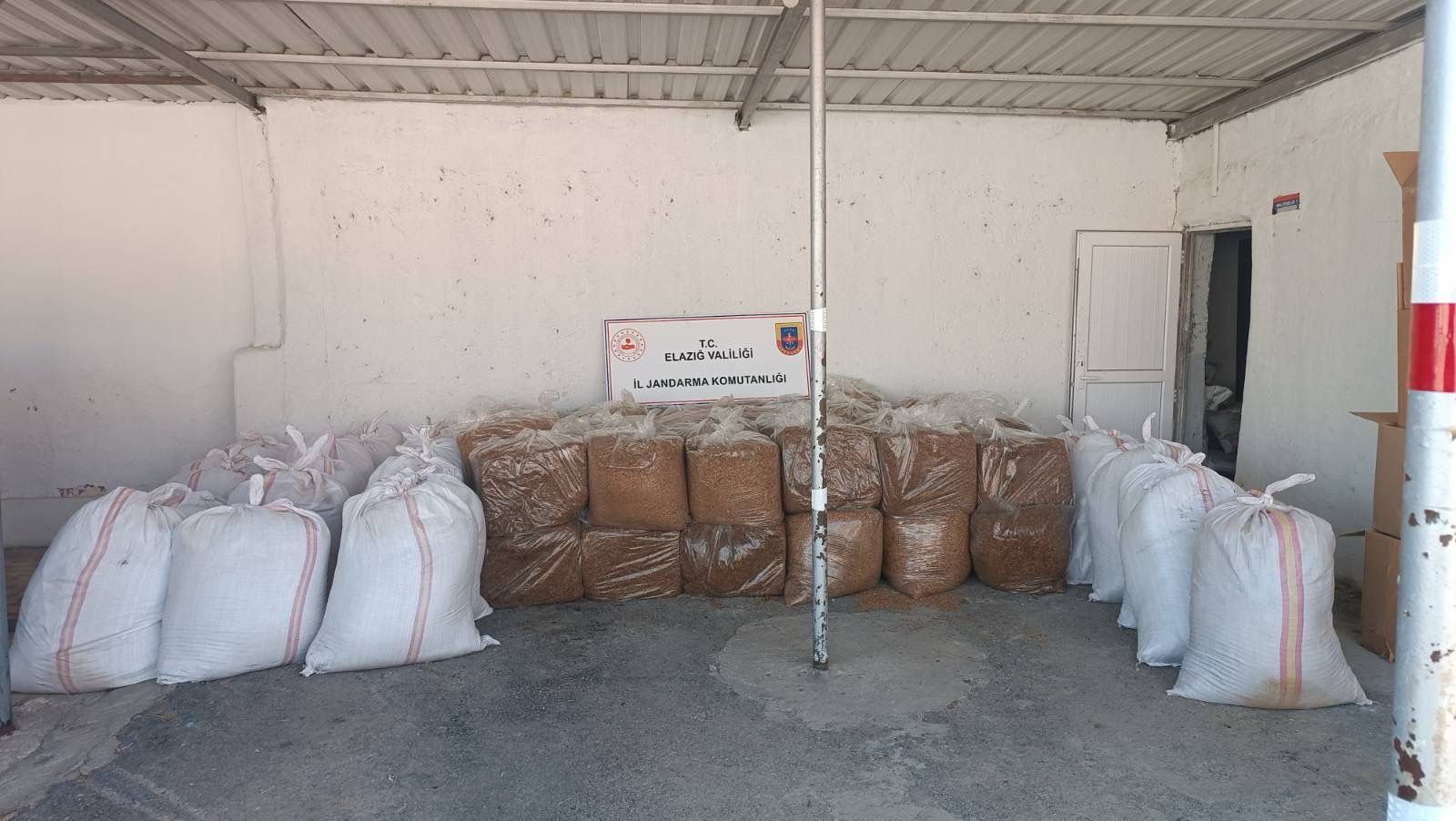 1,5 TON KAÇAK TÜTÜN ELE GEÇİRİLDİ